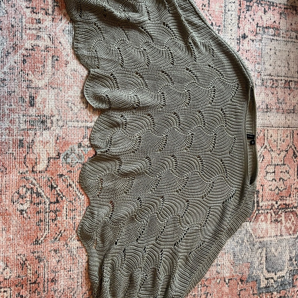 Olive green scalloped bottom poncho style top size Small
